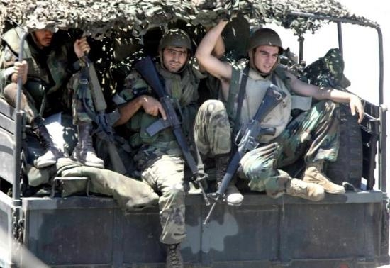Lbnan askerlerinin
Lbnan askerlerinin atmadan nceki pozu
Anahtar kelimeler: Yeni domu erkek fok bal, annesinin memesini aryor