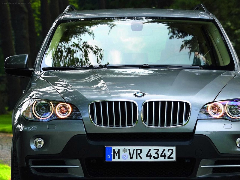 BMW X5in ikinci jenerasyonu
Sr dinamikleri, fonksiyonellik ve ayrcaln mkemmel birleimi, SAV snfnn yaratcs BMW X5in ikinci jenerasyonu Trkiyede sata sunuldu. Aktif Direksiyon, Adaptif Sr, FlexRay, Head-Up Ekran, runflat lastikler, iDrive ve elektronik vites kolu gibi zellikleri segmentinde ilk olarak sunan yeni X5, 3.0d ve 4.8i motor seenekleri ve 107.500 Euro&#8217;dan balayan fiyatlarla pazardaki yerini alyor


Anahtar kelimeler: BMW X5in ikinci jenerasyonu