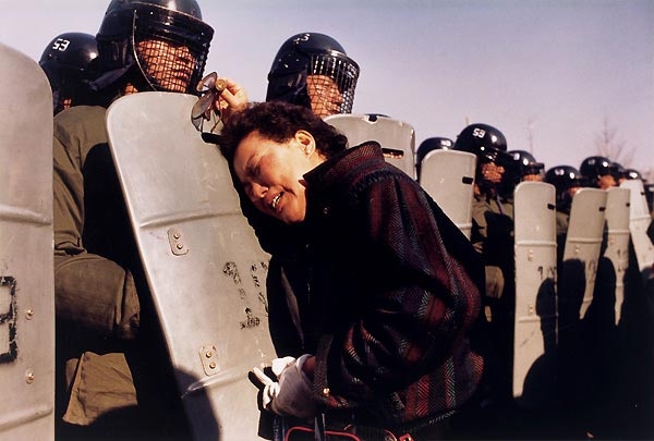 1987 Anthony Suau, ABD
1987 Anthony Suau, ABD
Gney Kore'de bir anne, Bakanlk seiminde yolsuzluk yapld iddiasyla katld gsteride tutuklanan olu iin zr ve af diliyor.
Anahtar kelimeler: 1987 Anthony Suau, ABD