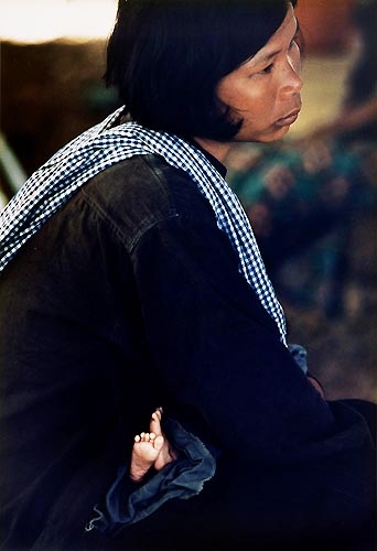 1979 David Burnett, ABD
1979 David Burnett, ABD
Tayland'daki mlteci kampnda yemek datlmasn bekleyen Kamboyal anne, bebeini korumaya alyor


Anahtar kelimeler: 1979 David Burnett, ABD